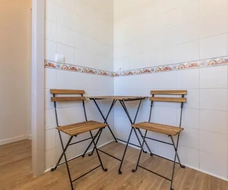 House For 5-6 Guests With Patio 1min Dog Friendly Wifi 600mb *