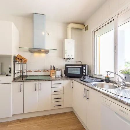 Holiday home House For 5-6 Guests With Patio 1min Dog Friendly Wifi 600mb