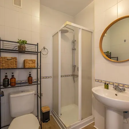 Holiday home House For 5-6 Guests With Patio 1min Dog Friendly Wifi 600mb *